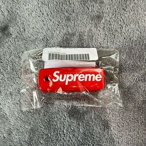 Supreme Rubber Floating Keychain FW/23